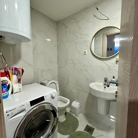 아파트 The Away From